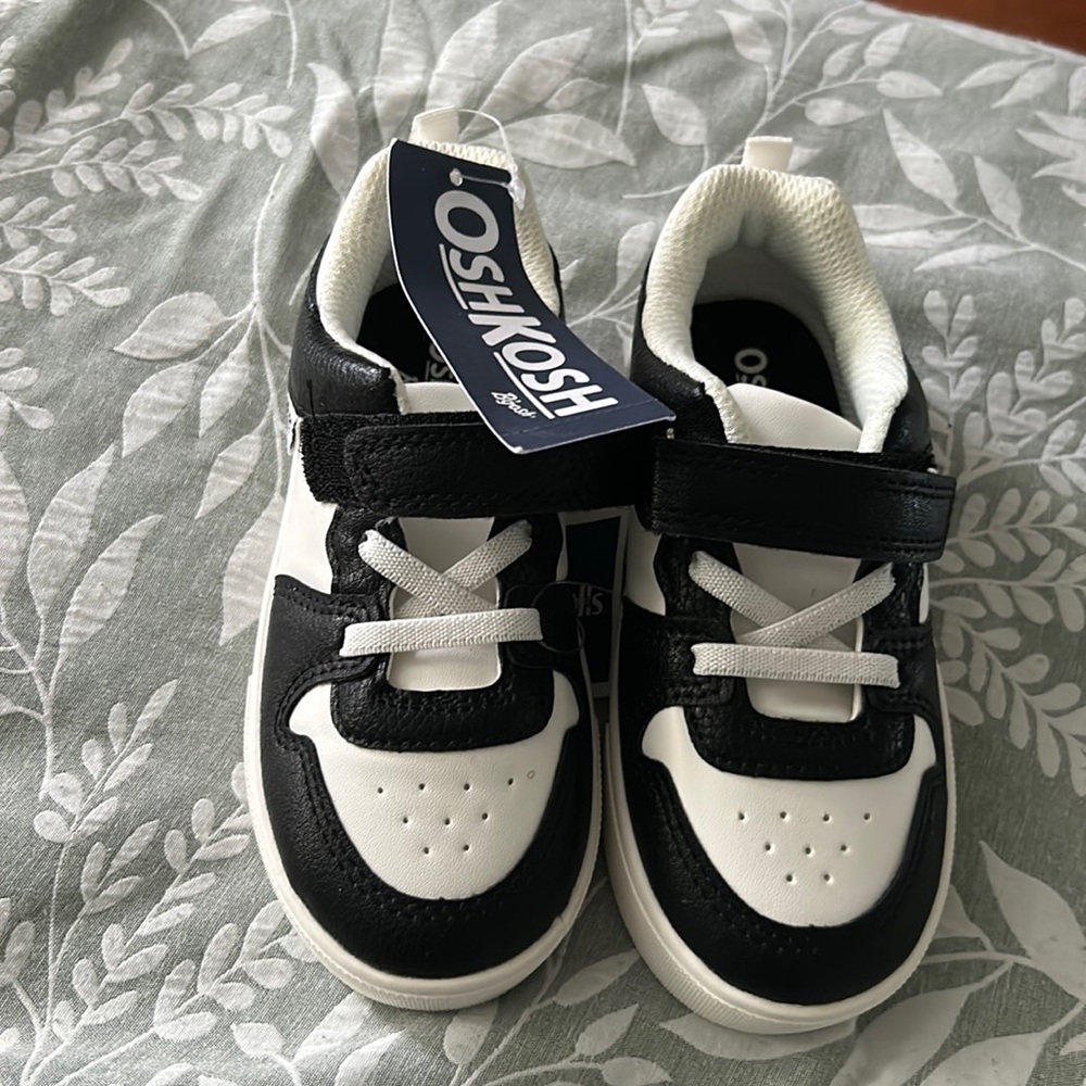 Sneakers🖤🤍